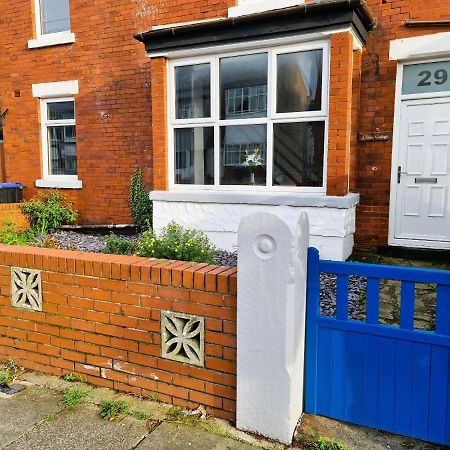 Tower Views 2 Bedroom House With Private Parking Blackpool Exterior foto