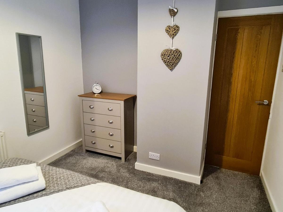 Tower Views 2 Bedroom House With Private Parking Blackpool Exterior foto