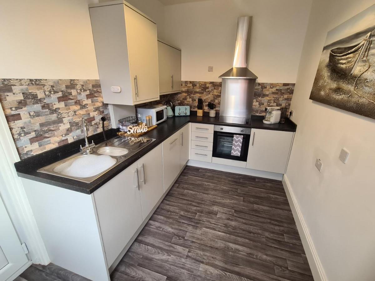 Tower Views 2 Bedroom House With Private Parking Blackpool Exterior foto